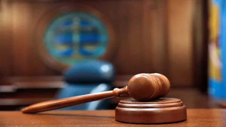 سجن دبلوماسي كويتي مع زوجته في هذه الدولة بسبب ممارسات شاذة مع الخادمة المنزلية