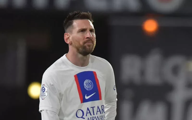 ميسي يحسم الجدل برد رسمي على عرض فريق الهلال