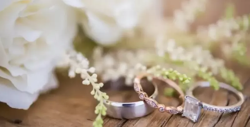 توفي زوجها فتزوجت صديقة المقرب وفي ليلة دخلتهم لم يستطع تمالك نفسه وكشف السر الذي جعلها تقتله بهذه الطريقة البشعة