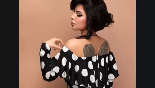 شاهد: شمس الكويتية في صورة تكشف المستور وتقول: احب البس من غير هدوم