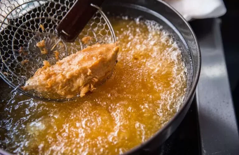 تعرف عليها : نصائح بسيطة للتخلص من روائح القلي في المنزل خلال دقائق