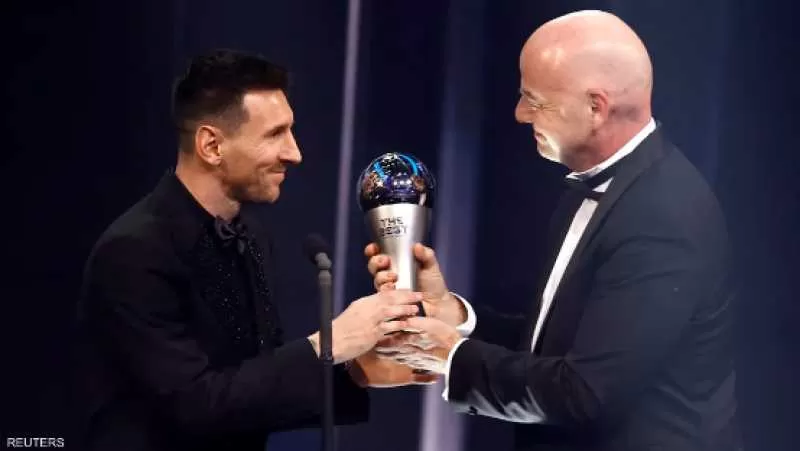 متفوقًا على بنزيمة ومبابي.. ميسي ينتزع جائزة أفضل لاعب في العالم لعام 2022