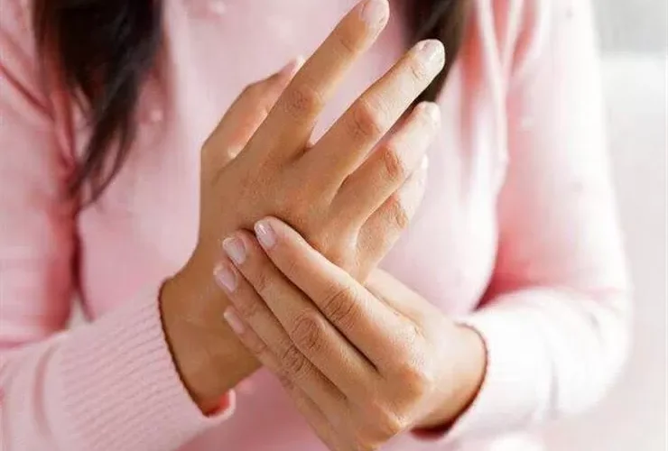 اعراض تظهر على اليدين تؤكد اصابتك بمشكلة خطيرة في القلب