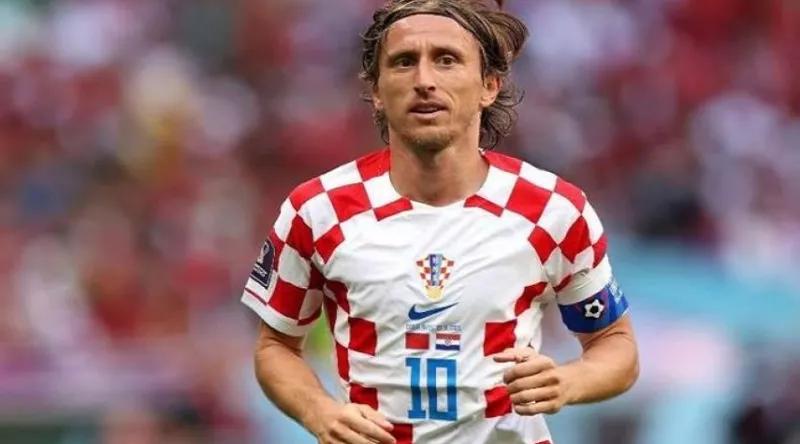 تعرف على السبب الحقيقي لرفض  “لوكا مودريتش” عرض الهلال السعودي الضخم…لن تصدق ماهو !!