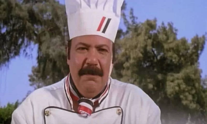 طباخ الريس طلعت زكريا يكشف قبل موته لابناءه عن مهنته الحقيقية التي اخفاها عنهم