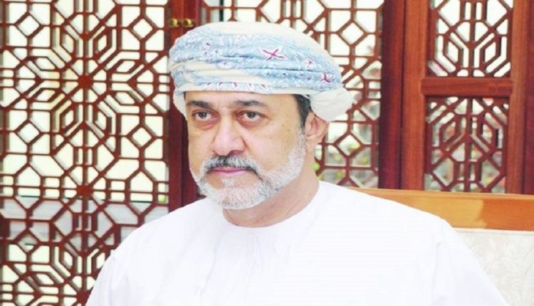 سلطان عمان يأمر بإلغاء جميع ألقابه