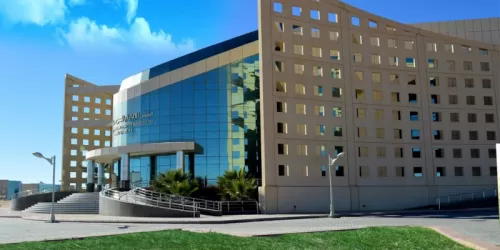 تسريح أكثر من 100 أكاديمي.. جامعة نجران تبلغ المتعاقدين اليمنيين بإنهاء عقود العمل معهم