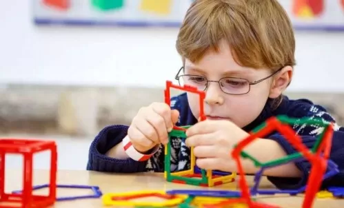 نصائح هامة للتعامل مع طفلك المصاب بالتوحد