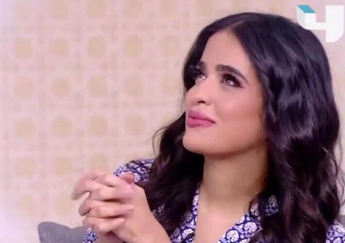 شاهد: بكاء مذيعة mbc .. بسبب كورونا وهند البحرينية