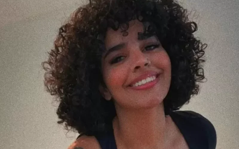 شاهد رهف القنون في اوقح ظهور لها شبه عارية وتهدي الصور لوالدها