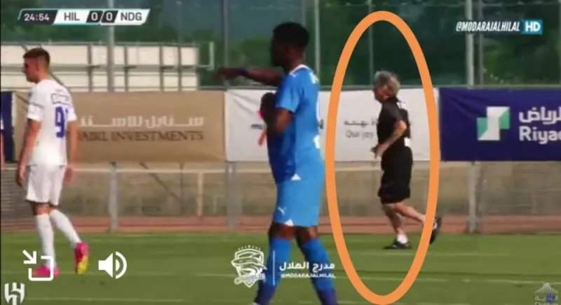 شاهد.. جيسوس يقتحم ملعب مباراة الهلال وجوريكا البلغاري