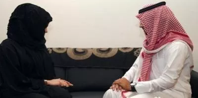 موظفة سعودية تخلع زوجها وتتزوج زميلها “الوسيم” في العمل مسيار.. وبعد فترة حدثة الصدمة!