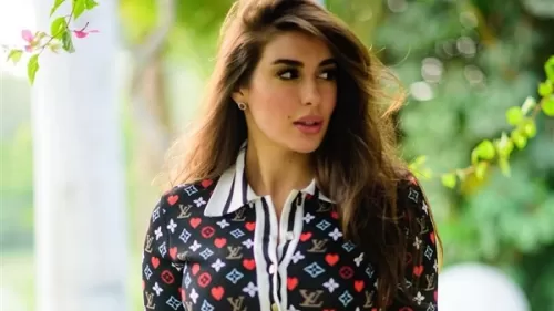 شقيق ياسمين صبري يرتدي بنطلون مثير اثار الشبهات حوله