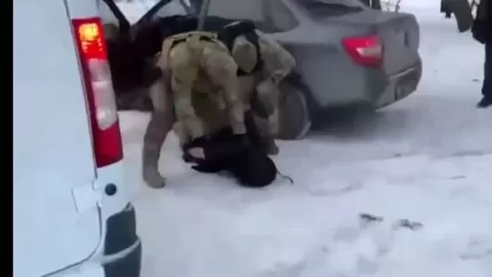 شاهد الأمن الروسي ينصب فخا لرجل أعمال مصري حاول قتل زوجته الروسية عبر قاتل محترف