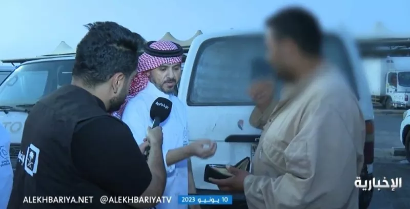 فيديو من سوق العزيزية في الرياض يكشف كيف يتم معاملة السعوديين من قبل الاجانب ويسبب صدمة وذهول