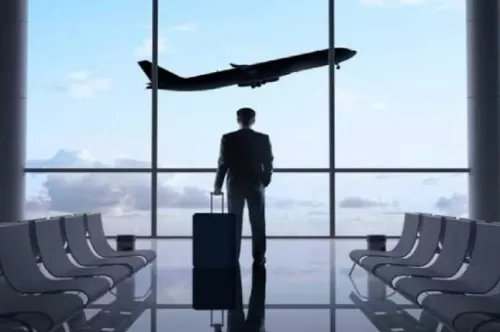 وافد افريقي في مطار دبي يصدم مفتشي الجمارك بما كشفوه في حقيبته الخاصة