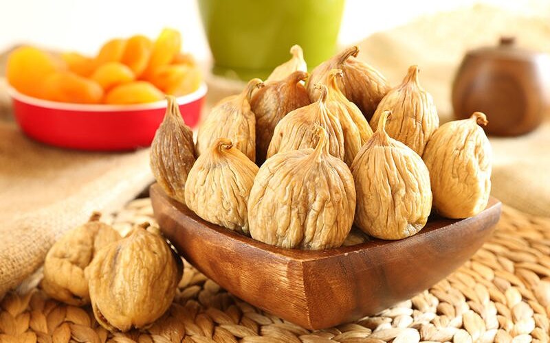 فوائد التين المجفف مع زيت الزيتون فائقة القوة