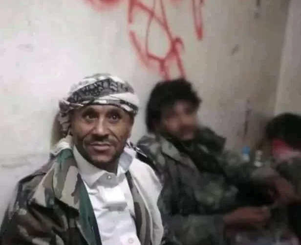 نهاية صادمة للبرادعي بعد أن ظهر وهو يضع قدمه على رقبة مواطن في إب