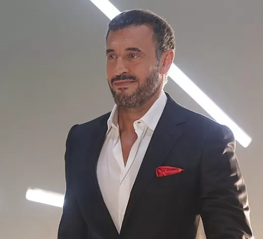 شاهد تسريب صورة من الوشم السري الذي يخفيه كاظم الساهر في جسده وكشف معناه الذي صدم كل العرب