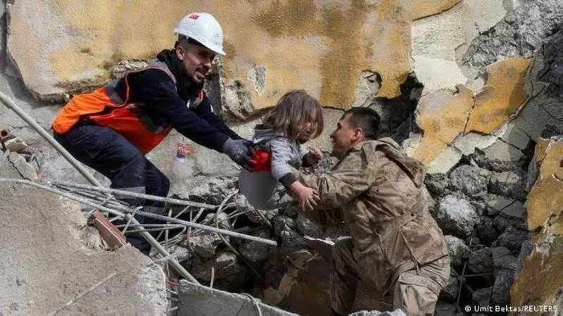 ارتفاع مخيف في أعداد ضحايا الزلزال في تركيا