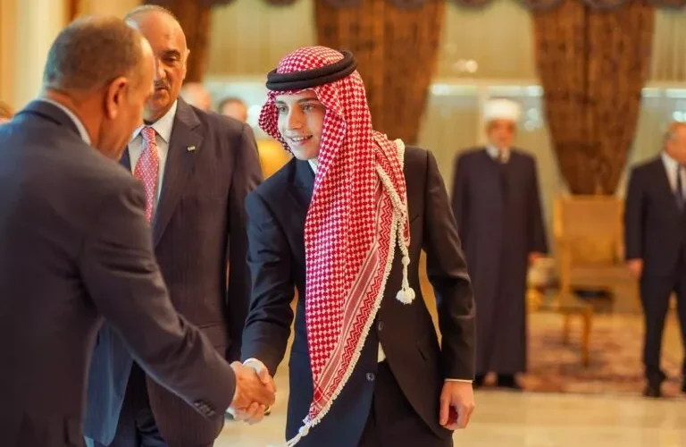 شاهد بالفيديو: حقيقة الاطاحة بالامير الحسين وتعين شقيقة الاصغر نائباً للملك