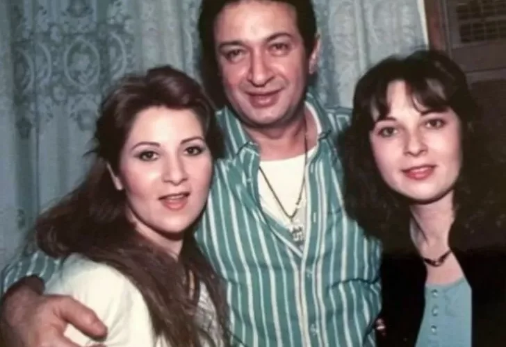 تعرف على تفاصيل حكاية سر نور الشريف (الأسود).. وكيف خان زوجته مع أختها ويوم طلاقه من بوسي إنهار من البكاء !!..