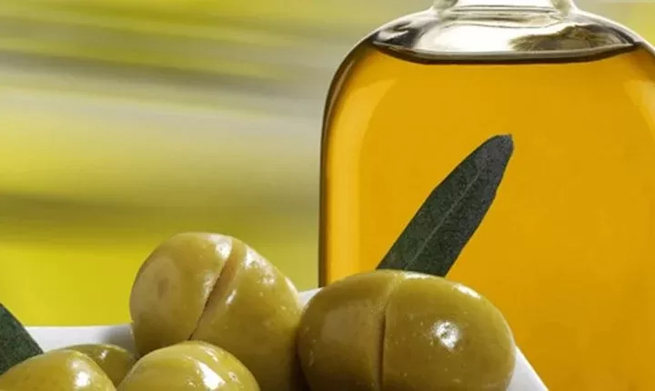 هذا ما يحدث لجسمك عند تناولك لــ “زيت الزيتون” على الريق صباحاً !!