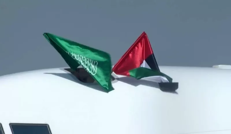 شاهد. محمد بن زايد يحاول كسب رضى الامير محمد بن سلمان بهذه الحركة على طائرته الخاصة