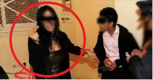 فتاة مراهقة حسناء تختطف عشيقها بعد أن استدرجته لـ قضاء ليلة حمراء.. وما فعلته به في غرفة النوم كارثي لا يخطر على بال إبليس ولا يتخيله عقل .!!