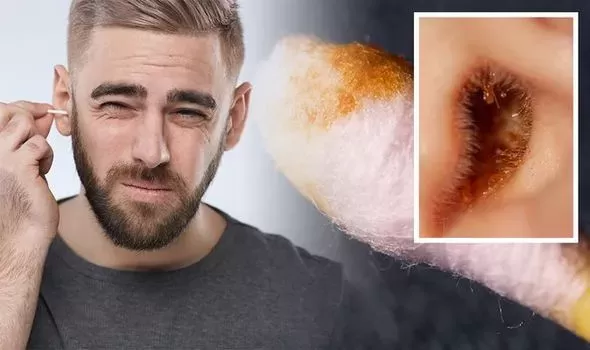 الطريقة الصحيحة لتنظيف اذنيك بدون استخدام اعواد القطن