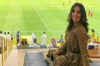 الفيديو الكامل الذي اشعل السعودية لما قالته زوجة مـدرب النصـر السعودي بعد ان سمعت صوت الاذان في الرياض