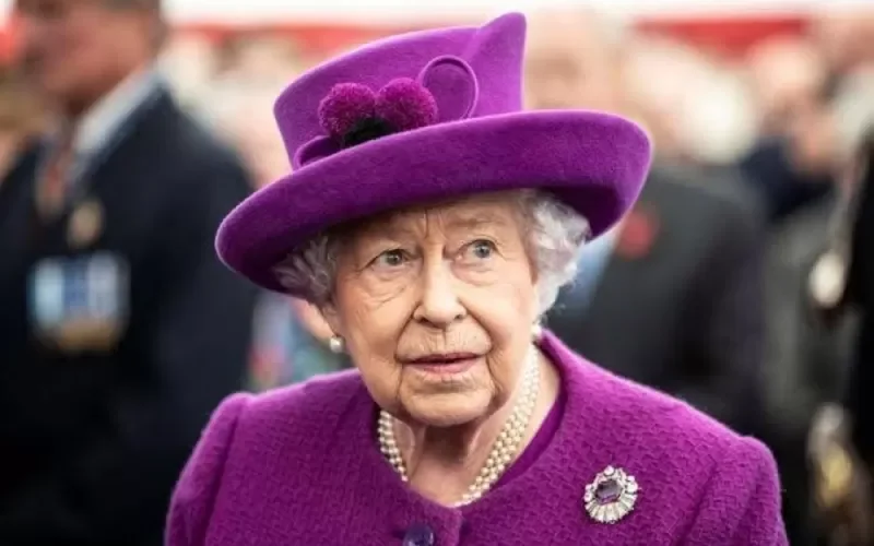 تفاجأت بشاب على الفراش … 5 محاولات شهيرة لاغتيال الملكة البريطانية الراحلة إليزابيث