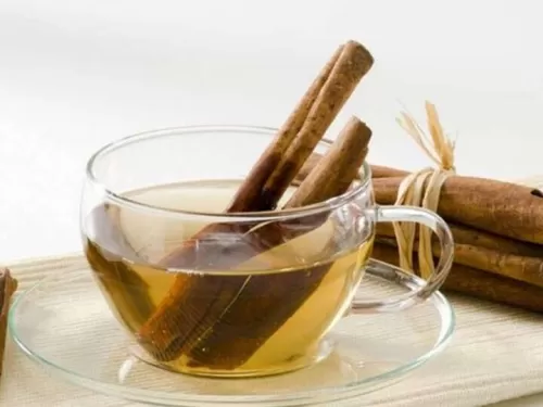 ضع القرفة في كوب ماء قبل النوم واشربها ولن تصدق ما سيحدث لك