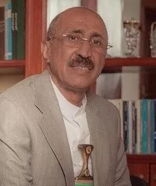 ظهور نادر مع صادق الأحمر “للصندوق الاسود” للرئيس صالح المسؤول الذي كان الاكثر رعبا في البلاد (صورة)