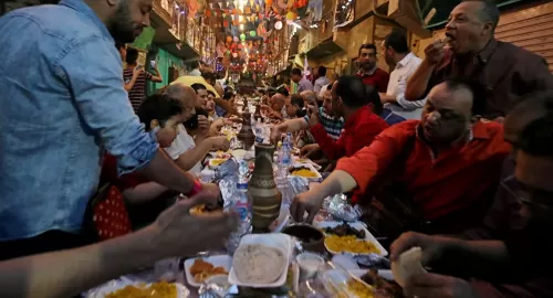 6 دول تبدأ صيام رمضان يوم الأربعاء… وانقسام داخل بلدين عربيين