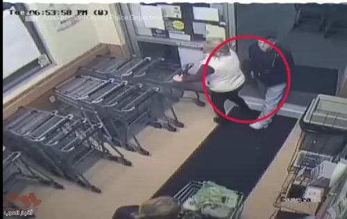 فيديو صادم لرجل يحقن امرأة بسائلة المنوي على انه علاج طبيعي وهذا ما حصل لها على الفور وادهش الجميع