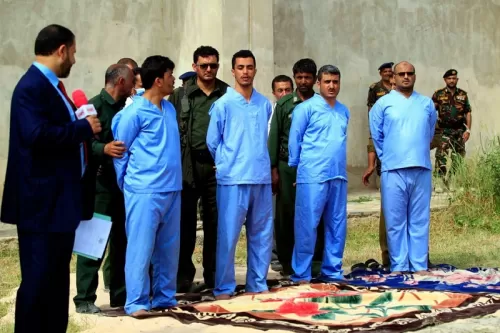 محامٍ يمني يفجر مفاجأة وينشر مقطع فيديو غير مقصوص لتعذيب الأغبري.. تم التلاعب بالقضية والجناة لم يكن قصدهم القتل.. تفاصيل لم تنشر من قبل (فيديو)