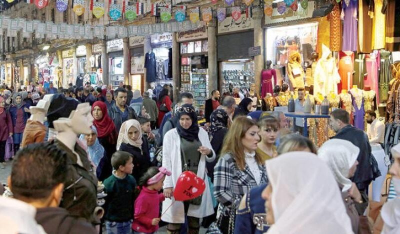 شاهد ..زحمة وبكاء في شوارع عاصمة عربية بانتظار فيروس “كورونا” !