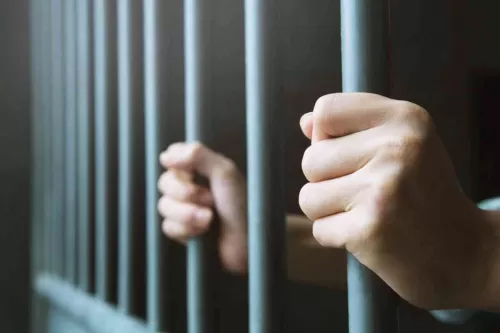 حصرياً في اليمن: سجنوه 25 عاماً وصدر عليه حكم اعدام بتهمة قتل انسان حياً يرزق