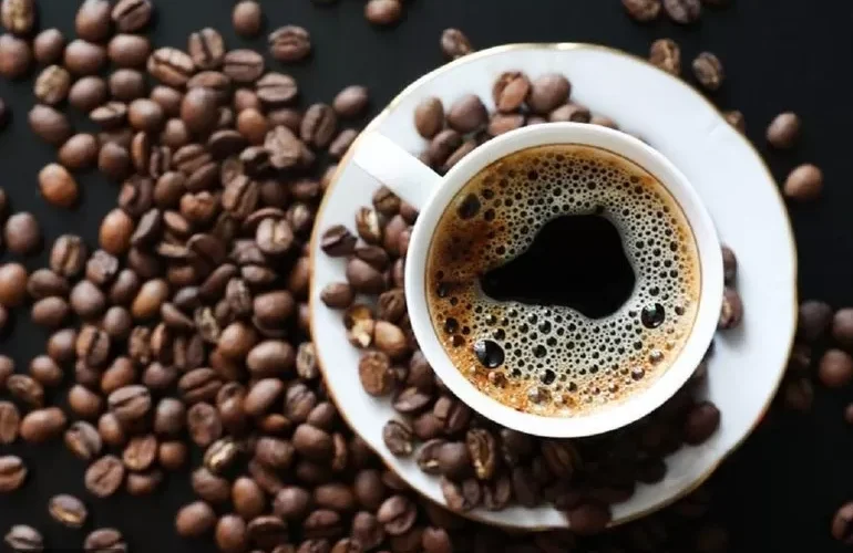 ليس الشرب من الفم ولا عمل كريمات .. استخدامات غريبة للقهوة لم يخبرك بها احد من قبل