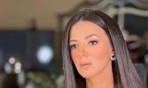 دنيا سمير غانم طلبت من وادها أن يصلي وينطق الشهادتين قبل موته فصدمها بهذا الرد