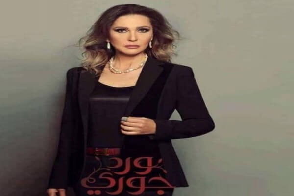 ممثلة لبنانية تُثير الجدل بإعلان عن وظائف في السعودية لـ66 مهندسًا لبنانيًا حديثي التخرج