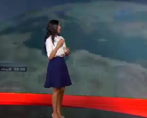 الفيديو الكامل لسقوط فاضح لمذيعة قناة العربية الحسناء أمام الجمهور وأنكشاف المستور .. شاهد