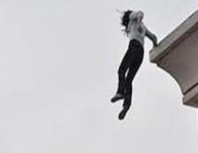 كشف المستور عن سبب القاء مصرية بنفسها من الشباك