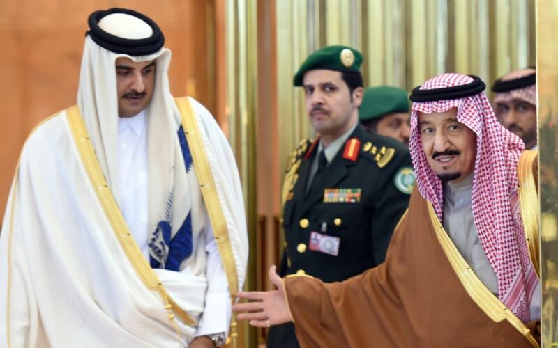 مستشار “بن زايد” يكشف مفاجأة بشأن الأزمة الخليجية ( شاهد )