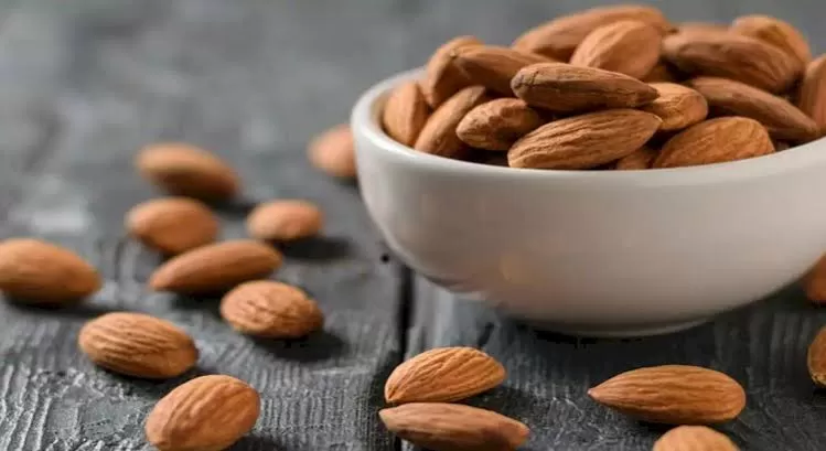 تجنبوه فورا.. تحذير عاجل من الأطباء لهؤلاء بعدم أكل ” اللوز” يسبب لهم خطورة شديدة قد تصل للوفاة !!