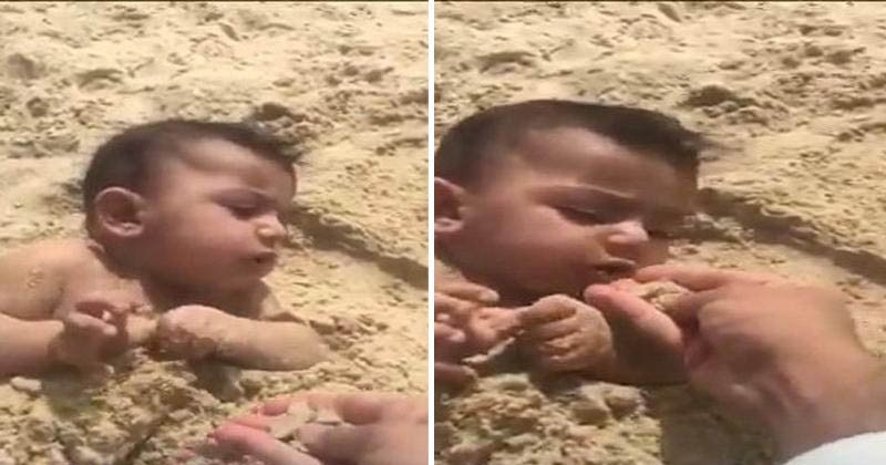 شاهد: فيديو صادم لشخص يدفن رضيعه ويطعمه من الرمال