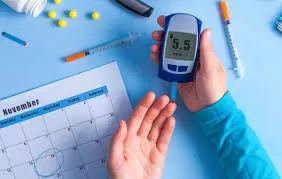 دكتور سعودي يكشف مشروب بسيط متوفر في الأسواق يفتت الحصى ويمتص السكر