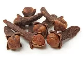 مضغ حبات من القرنفل في هذا الوقت من اليوم ستغير حياتك وتحميك من امراض الرجال القاتلة