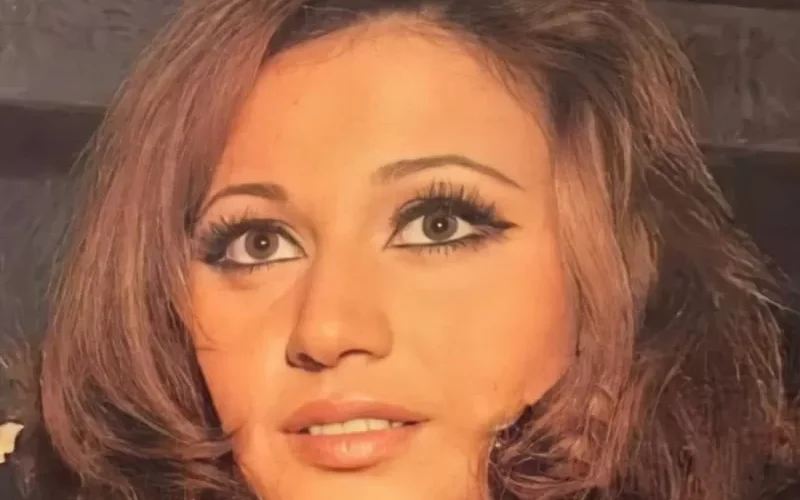 تفاصيل ليلة طلاق مديحة كامل بسبب « فتاة شاذة » مع رشدي أباظة .